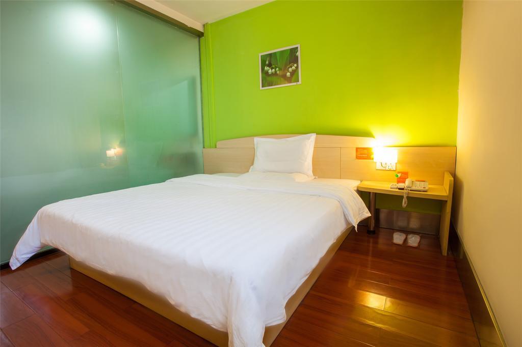 7Days Inn Guilin Railway Station Room photo